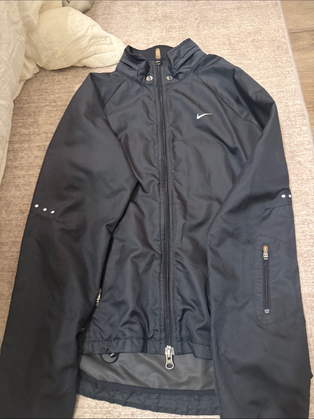Nike Men's Black Lightweight Full-Zip Jacket with Reflective Swoosh